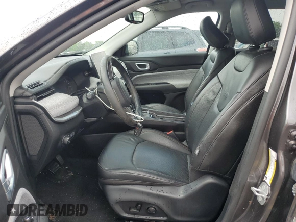 2022 Jeep Compass Latitude Lux с VIN 3C4NJDFB4NT170410, выставлен на аукционе Copart как лот 57294025 с пробегом 30 776 миль миль и Списание • Salvage title. История ставок и продаж доступна на DreamBid. Изображение 7.