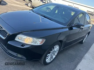 2011 Volvo S40 with VIN YV1672MS5B2539213, listed as a Copart auction lot 43647275 with 124,283 mi miles and Clean Title. Bid and sale history available at carsss.com. Image 2.