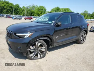 2024 Volvo XC40 Plus Dark Theme с VIN YV4L12UL0R2206363, выставлен на аукционе Copart как лот 58805295 с пробегом 4 482 миль миль и Списание • Salvage title. История ставок и продаж доступна на DreamBid. Изображение 1.
