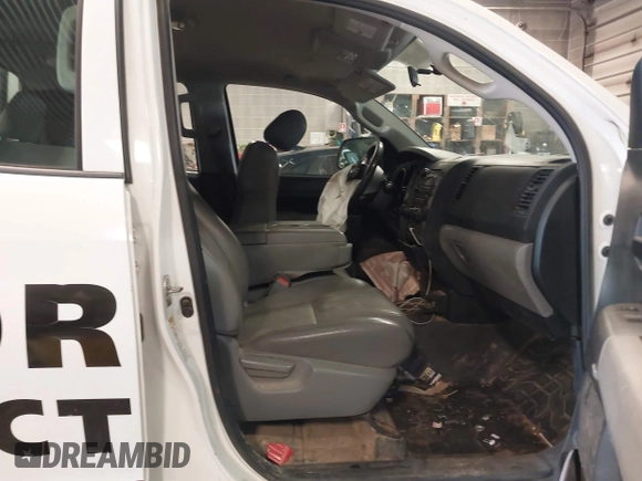 2013 Toyota Tundra 4WD Truck SR with VIN 5TFCW5F11DX014429, listed as a IAAI auction lot 41918570 with 1 mi miles. Bid and sale history available at carsss.com. Image 5.