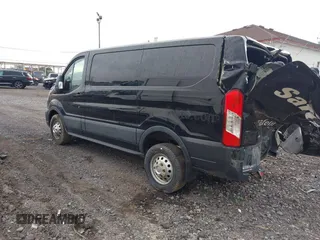 2022 Ford Transit z VIN 1FTYE2Y88NKA08465, wystawiony jako IAAI lot #42387552 z przebiegiem 90 951 mil mil oraz . Historia ofert i sprzedaży dostępna na DreamBid. Obrazek 3.