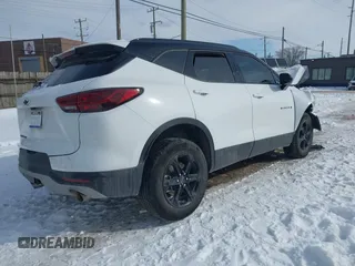 2024 Chevrolet Blazer RS z VIN 3GNKBKRS1RS155981, wystawiony jako IAAI lot #41614035 z przebiegiem 1383 mil mil oraz . Historia ofert i sprzedaży dostępna na DreamBid. Obrazek 4.