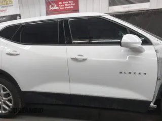 2023 Chevrolet Blazer LT z VIN 3GNKBCR47PS145492, wystawiony jako IAAI lot #42190230 z przebiegiem 41 918 mil mil oraz . Historia ofert i sprzedaży dostępna na DreamBid. Obrazek 14.
