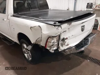 2015 Ram 1500 Big Horn z VIN 1C6RR7LT3FS519298, wystawiony jako IAAI lot #41724865 z przebiegiem 123 385 mil mil oraz . Historia ofert i sprzedaży dostępna na DreamBid. Obrazek 6.