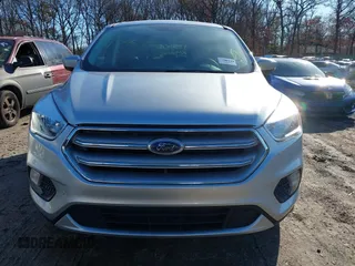 2019 Ford Escape SE z VIN 1FMCU9GD1KUC51552, wystawiony jako IAAI lot #40948295 z przebiegiem 24 571 mil mil oraz . Historia ofert i sprzedaży dostępna na DreamBid. Obrazek 6.
