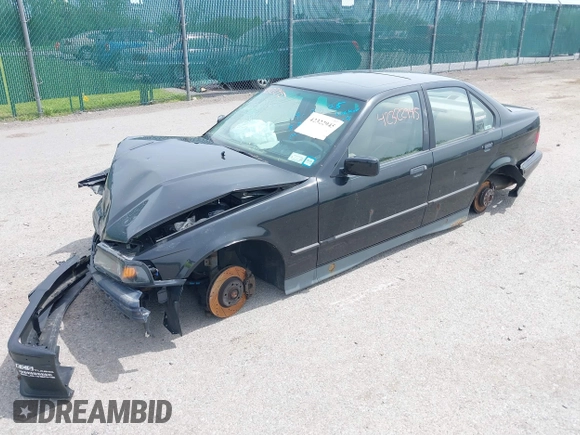 1994 BMW 3 Series 325i z VIN WBACB3326RFE17056, wystawiony jako IAAI lot #42322945 z przebiegiem 154 770 mil mil oraz . Historia ofert i sprzedaży dostępna na DreamBid. Obrazek 2.