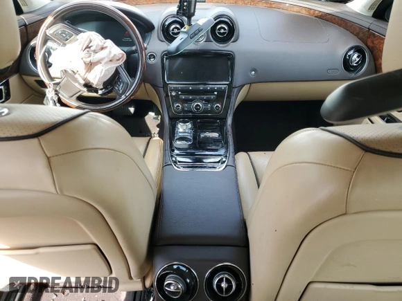 2019 Jaguar XJ with VIN SAJWJ1CD5K8W19663, listed as a Copart auction lot 51071665 with 28,468 mi miles and Salvage Title. Bid and sale history available at carsss.com. Image 8.