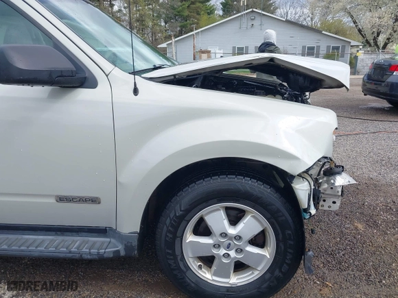2008 Ford Escape XLT with VIN 1FMCU93ZX8KB33764, listed as a IAAI auction lot 42037456 with 195,047 mi miles. Bid and sale history available at carsss.com. Image 18.