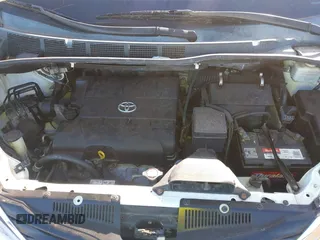 2011 Toyota Sienna LE AAS with VIN 5TDKK3DC3BS086073, listed as a IAAI auction lot 41637136 with 257,615 mi miles. Bid and sale history available at carsss.com. Image 10.