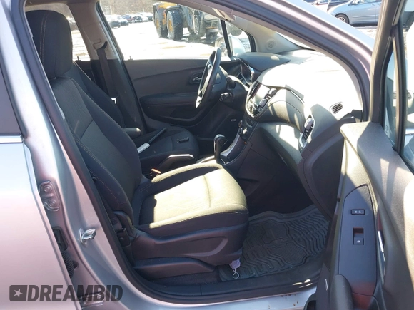 2017 Chevrolet Trax LT with VIN 3GNCJPSB6HL290168, listed as a IAAI auction lot 41586515 with 77,749 mi miles. Bid and sale history available at carsss.com. Image 5.