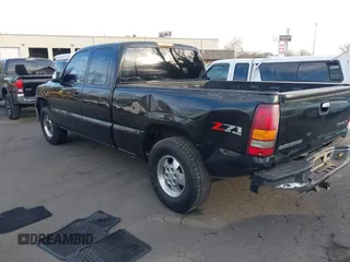 2002 Chevrolet Silverado 1500 LT with VIN 1GCEK19T42E150069, listed as a IAAI auction lot 41401949 with 105,099 mi miles. Bid and sale history available at carsss.com. Image 3.