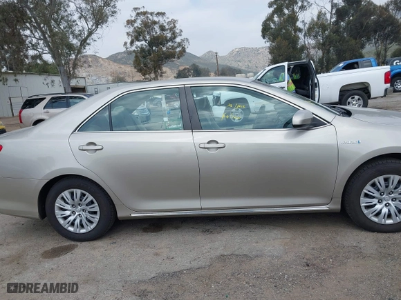 2013 Toyota Camry Hybrid LE with VIN 4T1BD1FK7DU076272, listed as a IAAI auction lot 41886449 with 147,116 mi miles. Bid and sale history available at carsss.com. Image 14.