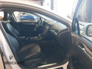 2016 Ford Fusion Titanium z VIN 3FA6P0D93GR116355, wystawiony jako IAAI lot #42158991 z przebiegiem 59 602 mil mil oraz . Historia ofert i sprzedaży dostępna na DreamBid. Obrazek 5.
