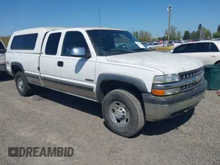2000 Chevrolet Silverado 2500 LT with VIN 1GCGK29U5YE304014, listed as a IAAI auction lot 42033920 with 242,800 mi miles. Bid and sale history available at carsss.com. Image 1.