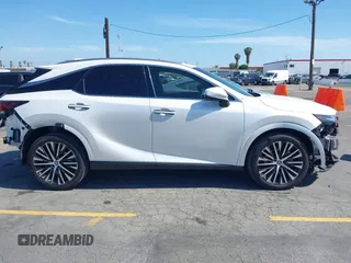 2024 Lexus RX 350h z VIN 2T2BBMCA8RC035933, wystawiony jako IAAI lot #42249750 z przebiegiem 33 181 mil mil oraz . Historia ofert i sprzedaży dostępna na DreamBid. Obrazek 13.