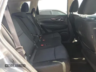 2017 Nissan Rogue SV z VIN KNMAT2MV5HP564579, wystawiony jako Copart lot #56025665 z przebiegiem 171 761 mil mil oraz Szkoda całkowita • Salvage title. Historia ofert i sprzedaży dostępna na DreamBid. Obrazek 10.