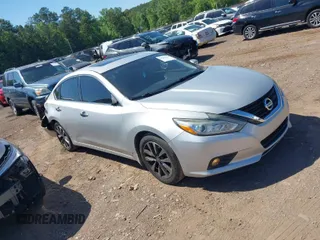 2017 Nissan Altima SV with VIN 1N4AL3APXHC262634, listed as a IAAI auction lot 39251600 with 193,110 mi miles and . Bid and sale history available at carsss.com. Image 1.