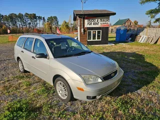 2007 Ford Focus SE with VIN 1FAFP36N47W228834, listed as a Copart auction lot 77467474 with 181,073 mi miles and Clean Title. Bid and sale history available at carsss.com. Image 1.