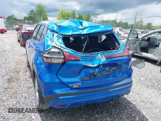 2022 Nissan Kicks S z VIN 3N1CP5BV1NL481274, wystawiony jako IAAI lot #42259040 z przebiegiem 32 082 mil mil oraz . Historia ofert i sprzedaży dostępna na DreamBid. Obrazek 6.