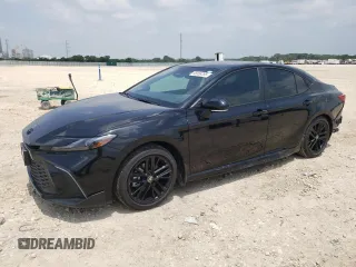2025 Toyota Camry LE z VIN 4T1DAACK0SU134399, wystawiony jako Copart lot #55058785 z przebiegiem 330 mil mil oraz Szkoda całkowita • Salvage title. Historia ofert i sprzedaży dostępna na DreamBid. Obrazek 1.