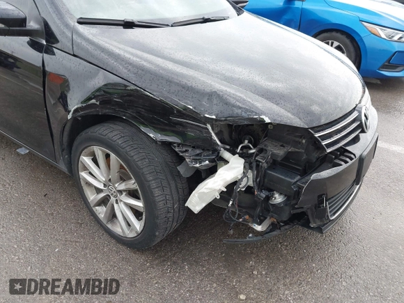 2014 Volkswagen Eos Komfort with VIN WVWBW8AH4EV007229, listed as a IAAI auction lot 41894160 with 66,984 mi miles and . Bid and sale history available at DreamBid. Image 6.