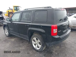 2014 Jeep Patriot Latitude z VIN 1C4NJPFAXED577162, wystawiony jako IAAI lot #42355950 z przebiegiem 123 460 mil mil oraz . Historia ofert i sprzedaży dostępna na DreamBid. Obrazek 3.