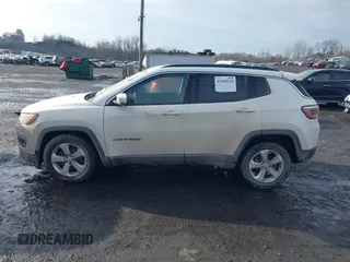 2019 Jeep Compass Latitude with VIN 3C4NJDBB7KT703593, listed as a IAAI auction lot 41490224 with 99,640 mi miles. Bid and sale history available at carsss.com. Image 14.