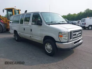 2013 Ford Econoline Passenger XL z VIN 1FBSS3BL8DDA76905, wystawiony jako IAAI lot #42338386 z przebiegiem 170 674 mil mil oraz . Historia ofert i sprzedaży dostępna na DreamBid. Obrazek 1.