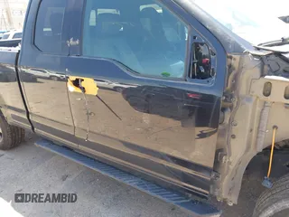2015 Ford F-150 XLT with VIN 1FTFX1EF1FFC06037, listed as a IAAI auction lot 42525664 with 269,216 mi miles and . Bid and sale history available at DreamBid. Image 17.