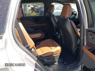 2022 Lincoln Aviator Reserve z VIN 5LM5J7WC8NGL12197, wystawiony jako IAAI lot #41791410 z przebiegiem 68 201 mil mil oraz . Historia ofert i sprzedaży dostępna na DreamBid. Obrazek 8.