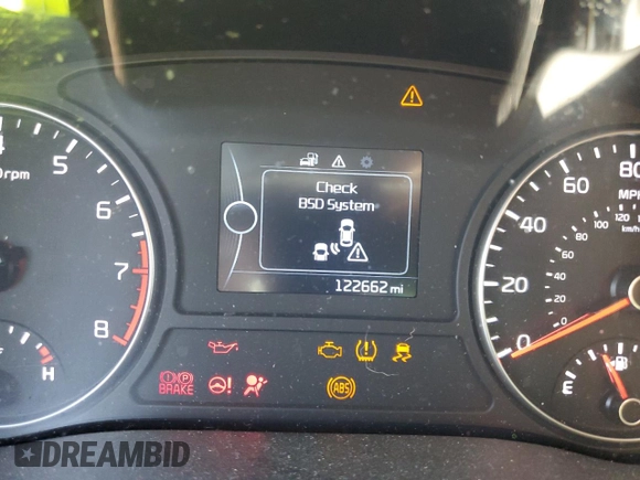 2018 Kia Optima LX z VIN KNAGT4L36J5213362, wystawiony jako Copart lot #56749365 z przebiegiem 122 662 mil mil oraz Szkoda całkowita • Salvage title. Historia ofert i sprzedaży dostępna na DreamBid. Obrazek 9.