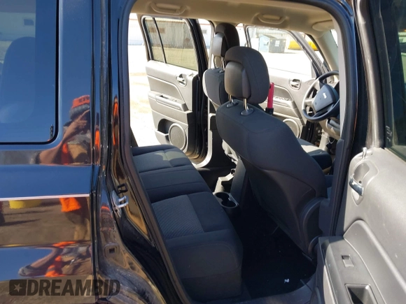 2010 Jeep Patriot Sport z VIN 1J4NF2GB1AD593170, wystawiony jako IAAI lot #41908056 z przebiegiem 104 255 mil mil oraz . Historia ofert i sprzedaży dostępna na DreamBid. Obrazek 8.