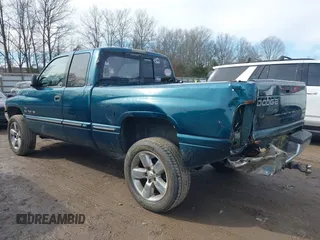 1998 Dodge 1500 z VIN 1B7HF13Y4WJ203422, wystawiony jako IAAI lot #41589831 z przebiegiem 454 838 mil mil oraz . Historia ofert i sprzedaży dostępna na DreamBid. Obrazek 3.