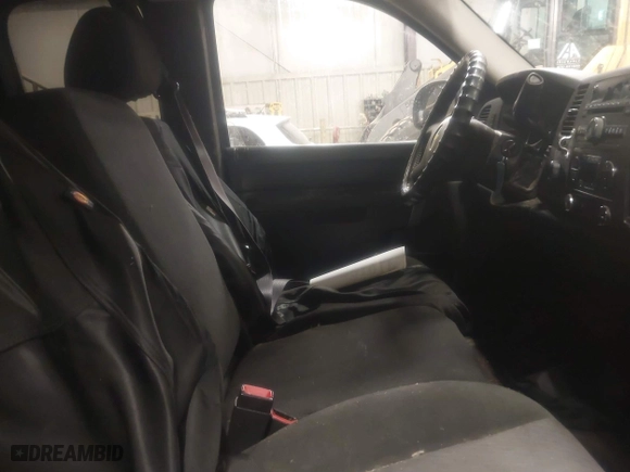 2010 Chevrolet Silverado 1500 LT with VIN 1GCSKSE34AZ261209, listed as a IAAI auction lot 41618235 with 188,408 mi miles. Bid and sale history available at carsss.com. Image 5.