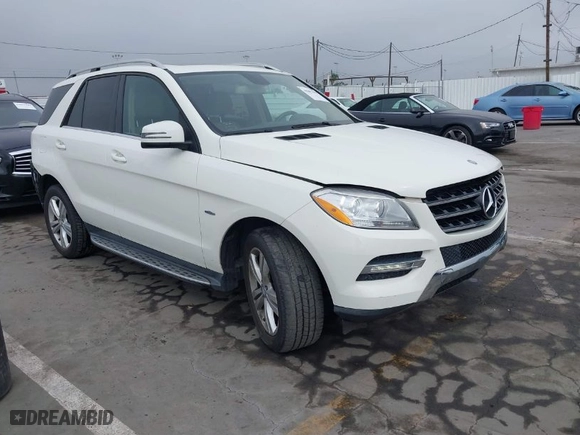 2012 Mercedes-Benz M-Class ML 350 with VIN 4JGDA5HB4CA020117, listed as a IAAI auction lot 41861596 with 113,677 mi miles. Bid and sale history available at carsss.com. Image 1.