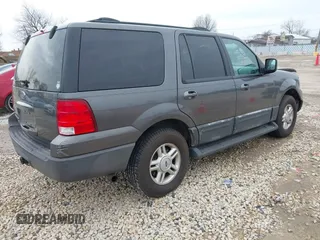2004 Ford Expedition Special Service with VIN 1FMPU16L44LA06653, listed as a IAAI auction lot 41827182 with 125,996 mi miles. Bid and sale history available at carsss.com. Image 4.