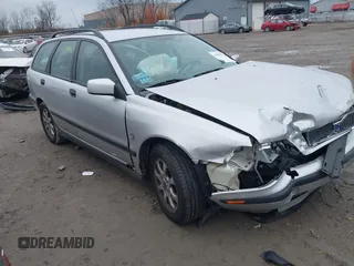 2000 Volvo V40 z VIN YV1VW2554YF430377, wystawiony jako IAAI lot #40954938 z przebiegiem 117 378 mil mil oraz . Historia ofert i sprzedaży dostępna na DreamBid. Obrazek 1.