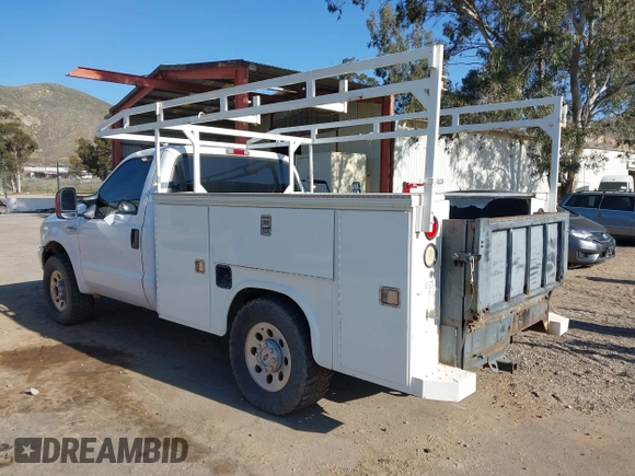 2002 Ford F-250 XL z VIN 1FTNF20L72ED15488, wystawiony jako IAAI lot #41626743 z przebiegiem 282 415 mil mil oraz . Historia ofert i sprzedaży dostępna na DreamBid. Obrazek 3.