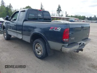 2003 Ford F-150 XL z VIN 1FTRX18W93NB69541, wystawiony jako IAAI lot #42216275 z przebiegiem 187 378 mil mil oraz . Historia ofert i sprzedaży dostępna na DreamBid. Obrazek 3.