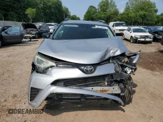 2017 Toyota RAV4 LE z VIN 2T3BFREVXHW599125, wystawiony jako Copart lot #60498995 z przebiegiem 119 575 mil mil oraz Szkoda całkowita • Salvage title. Historia ofert i sprzedaży dostępna na DreamBid. Obrazek 5.