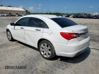 2013 Chrysler 200 LX z VIN 1C3CCBAB6DN763329, wystawiony jako Copart lot #58953035 z przebiegiem 162 879 mil mil oraz Szkoda całkowita • Salvage title. Historia ofert i sprzedaży dostępna na DreamBid. Obrazek 2.