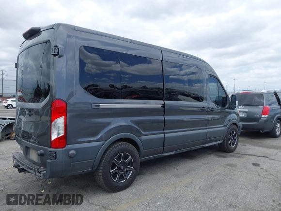 2018 Ford Transit XL z VIN 1FBZX2CG0JKA09945, wystawiony jako IAAI lot #42260073 z przebiegiem 60 838 mil mil oraz . Historia ofert i sprzedaży dostępna na DreamBid. Obrazek 4.