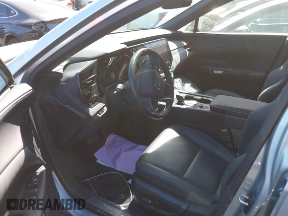 2024 Lexus RX 350 z VIN JTJCHMAA4R2017497, wystawiony jako IAAI lot #42151491 z przebiegiem 17 707 mil mil oraz . Historia ofert i sprzedaży dostępna na DreamBid. Obrazek 19.