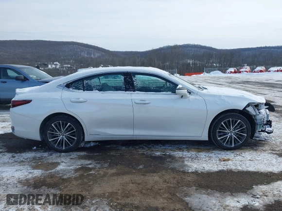2022 Lexus ES 300h with VIN 58ADA1C17NU025202, listed as a IAAI auction lot 41370590 with 15,105 mi miles and . Bid and sale history available at DreamBid. Image 14.