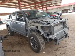 2021 Chevrolet Colorado 4WD Z71 z VIN 1GCGTDEN1M1168618, wystawiony jako IAAI lot #41683565 z przebiegiem 57 697 mil mil oraz . Historia ofert i sprzedaży dostępna na DreamBid. Obrazek 1.
