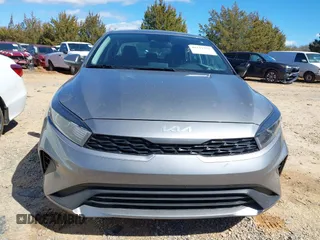 2023 Kia Forte LXS z VIN 3KPF24AD5PE616176, wystawiony jako IAAI lot #41737752 z przebiegiem 21 526 mil mil oraz . Historia ofert i sprzedaży dostępna na DreamBid. Obrazek 12.