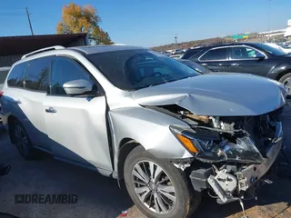 2017 Nissan Pathfinder SL with VIN 5N1DR2MM8HC643461, listed as a IAAI auction lot 40992227 with 192,634 mi miles. Bid and sale history available at carsss.com. Image 14.