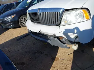 2003 Lincoln Navigator Luxury with VIN 5LMFU28R33LJ03048, listed as a IAAI auction lot 41498656 with 221,770 mi miles. Bid and sale history available at carsss.com. Image 6.