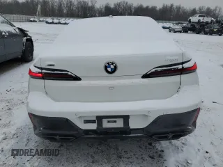 2024 BMW 7 Series 760i xDrive z VIN WBA33EJ02RCR48098, wystawiony jako Copart lot #87464234 z przebiegiem 8 320 mil mil oraz Szkoda całkowita • Salvage title. Historia ofert i sprzedaży dostępna na DreamBid. Obrazek 6.
