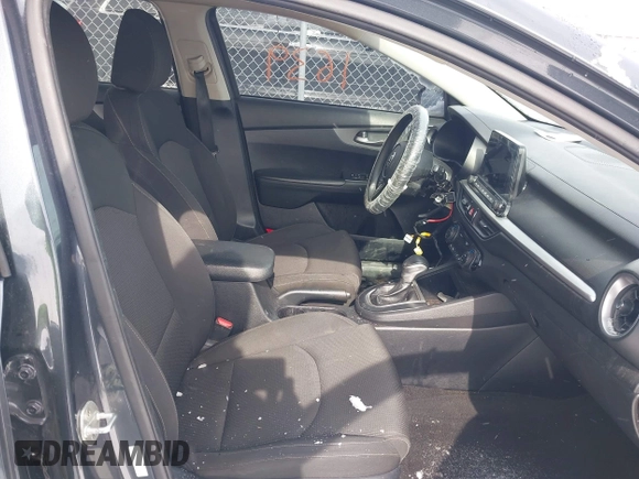 2019 Kia Forte LXS with VIN 3KPF24AD1KE075720, listed as a IAAI auction lot 41601639 with 94,518 mi miles. Bid and sale history available at carsss.com. Image 5.